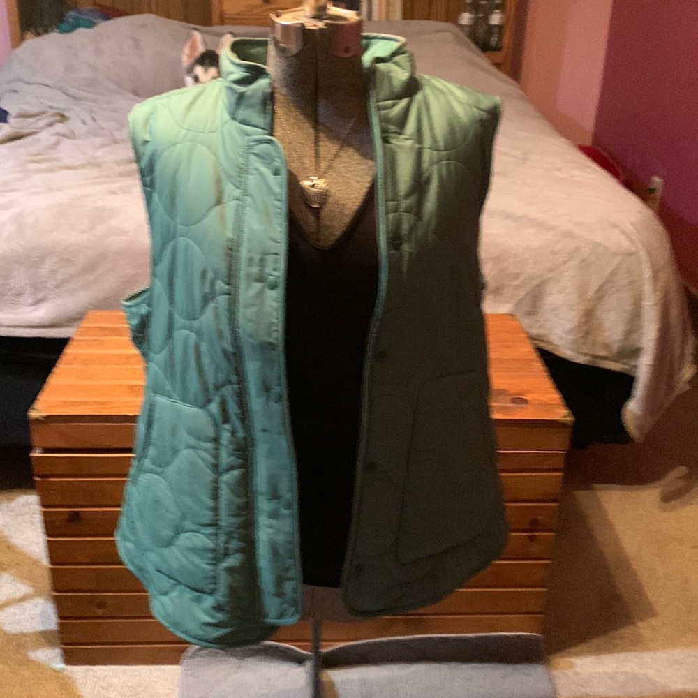 Beautiful quilted vest!    New with tags!!!!